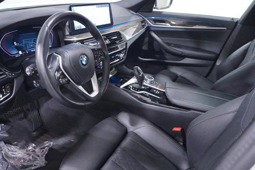 Alpine White 2023 BMW 530e 530e