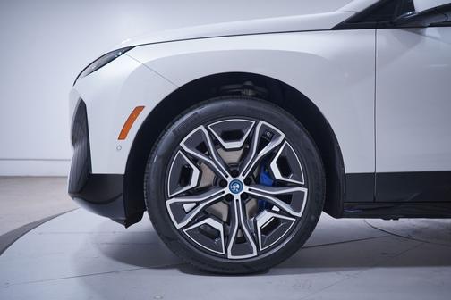 Mineral White Metallic 2024 BMW iX xDrive50
