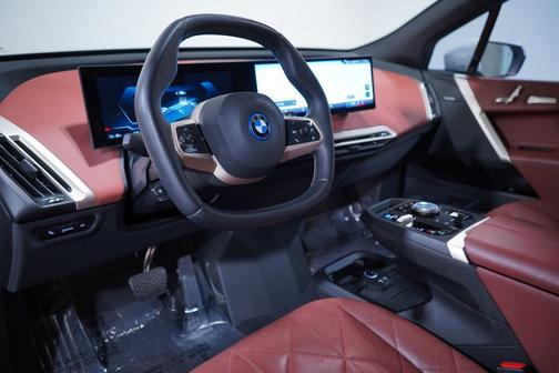 Mineral White Metallic 2024 BMW iX xDrive50