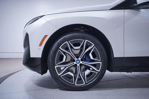 Mineral White Metallic 2024 BMW iX xDrive50