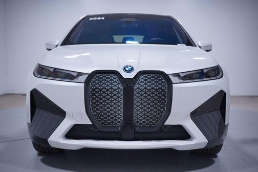 Mineral White Metallic 2024 BMW iX xDrive50