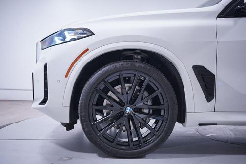 Alpine White 2024 BMW X5 sDrive40i