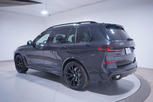 Black Sapphire Metallic 2026 BMW X7 xDrive40i