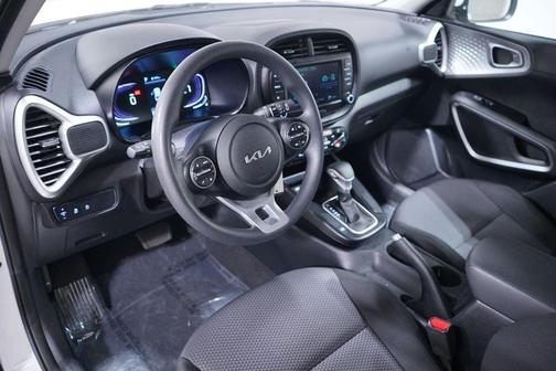 Snow White Pearl 2023 Kia Soul LX