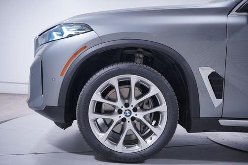 Skyscraper Gray Metallic 2024 BMW X5 sDrive40i