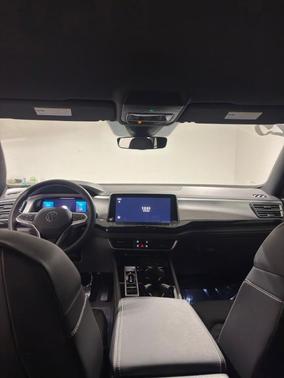 Pure Gray 2025 Volkswagen Atlas Cross Sport 2.0T SE w/Technology