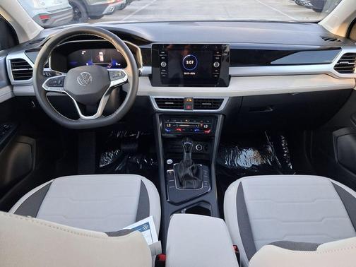 Pure White 2026 Volkswagen Taos 1.5T SE