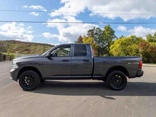 Photo 4 of 32 of 2016 RAM 1500 Tradesman/Express