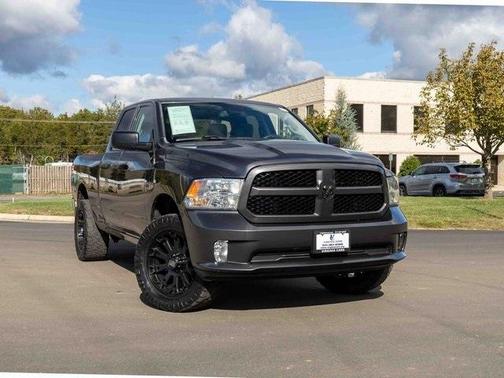 Photo 1 of 32 of 2016 RAM 1500 Tradesman/Express