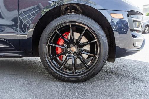 2017 Porsche Macan Turbo w/Performance Package