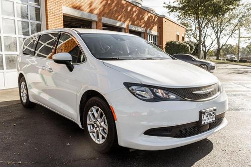 2023 Chrysler Voyager LX