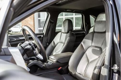 2017 Porsche Cayenne Base