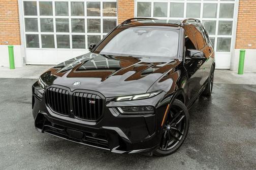 2023 BMW X7 M60i