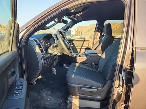 2025 RAM 2500 Tradesman Crew Cab 4x4 6'4' Box