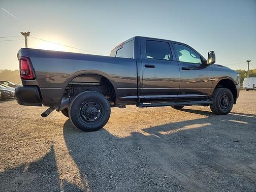 2025 RAM 2500 Tradesman Crew Cab 4x4 6'4' Box