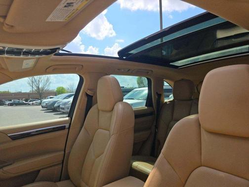 Mahogany Metallic 2016 Porsche Cayenne Cayenne