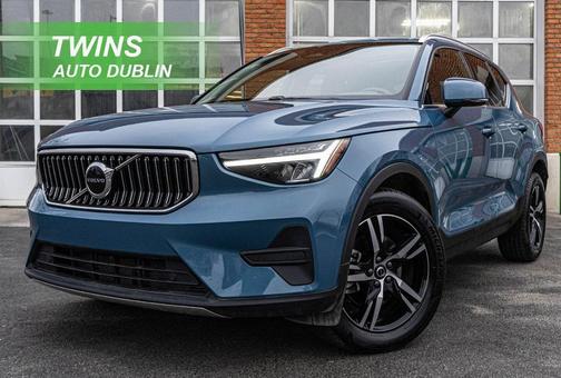 2025 Volvo XC40 B5 Core Bright Theme