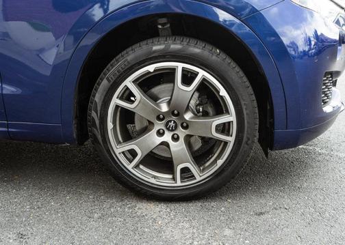 Blu Nobile Tri-Coat 2023 Maserati Levante GT