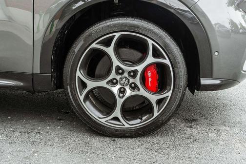 Grigio Ascari Metallic 2024 Alfa Romeo Tonale Veloce EAWD