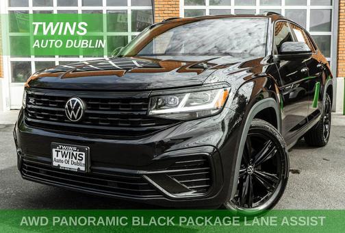 Deep Black 2023 Volkswagen Atlas Cross Sport 2.0T SEL