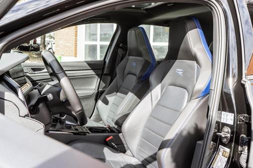 2024 Volkswagen Golf R 2.0T Manual