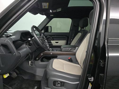 2023 Land Rover Defender 130 X-Dynamic SE