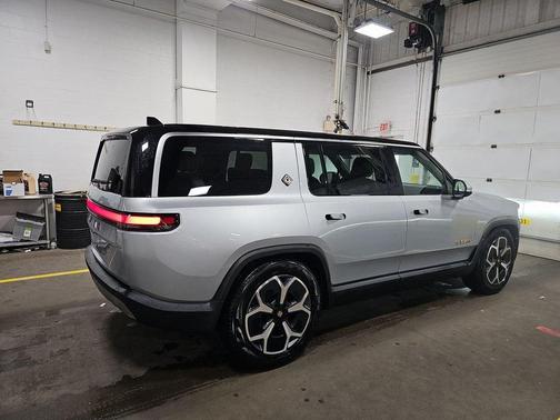 2024 Rivian R1S Adventure Quad Motor Large Pack