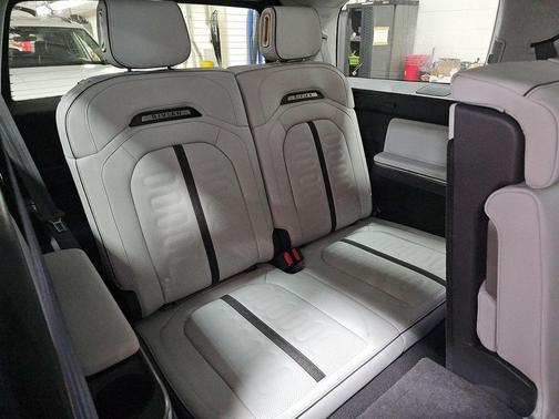 2024 Rivian R1S Adventure Quad Motor Large Pack