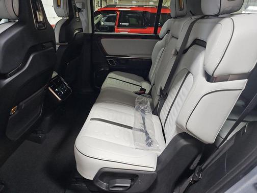 2024 Rivian R1S Adventure Quad Motor Large Pack