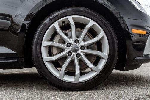 Photo 4 of 32 of 2019 Audi A4 2.0T Premium Plus