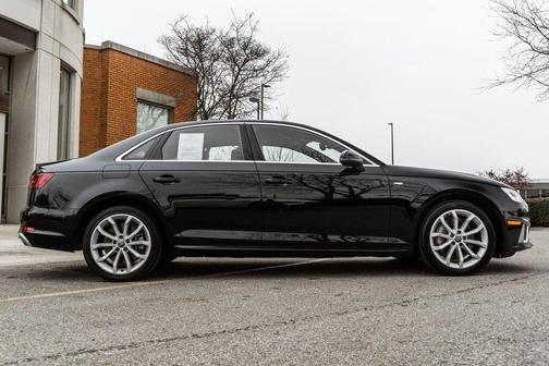Photo 3 of 32 of 2019 Audi A4 2.0T Premium Plus
