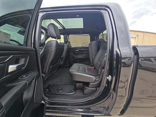 Diamond Black Crystal Pearlcoat 2020 RAM 1500 Rebel