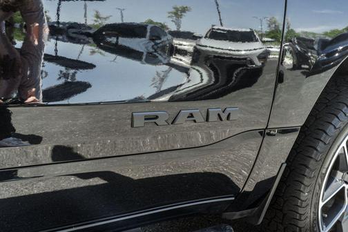 Diamond Black Crystal Pearlcoat 2020 RAM 1500 Rebel