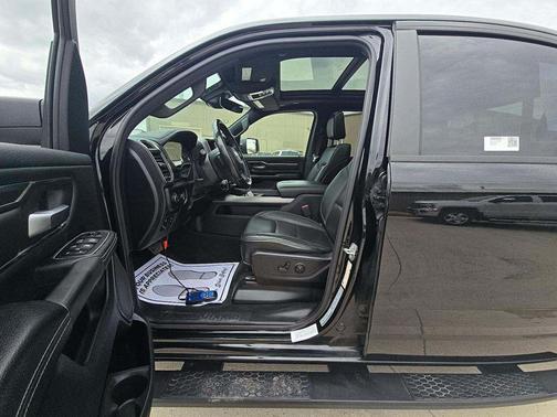 Diamond Black Crystal Pearlcoat 2020 RAM 1500 Rebel