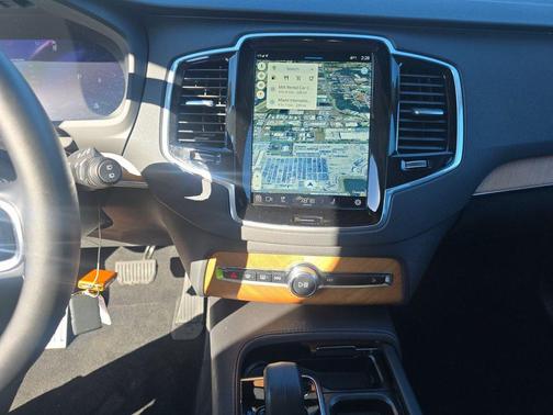 2025 Volvo XC90 B6 Plus 7-Seater