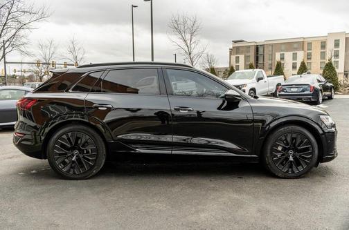 2024 Audi Q8 e-tron Prestige