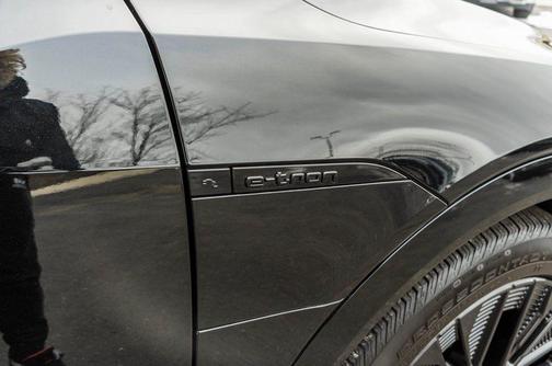 2024 Audi Q8 e-tron Prestige