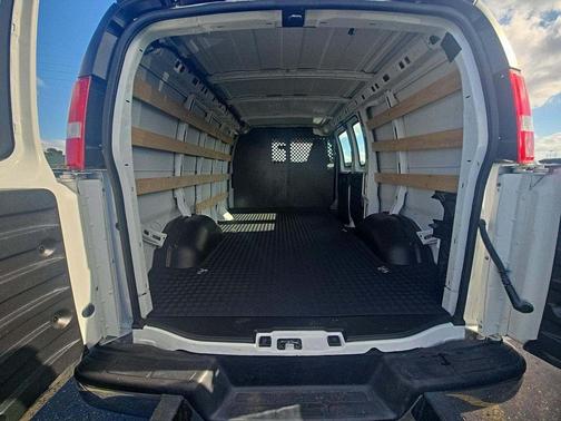 2023 GMC Savana 2500 Work Van