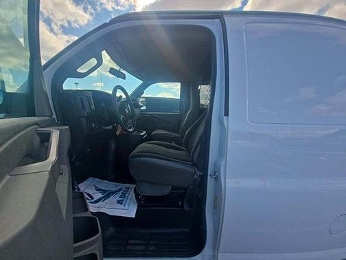 2023 GMC Savana 2500 Work Van