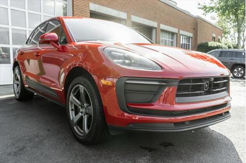 2023 Porsche Macan Base