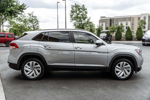 Pyrite Silver Metallic 2022 Volkswagen Atlas Cross Sport 3.6L V6 SE w/Technology