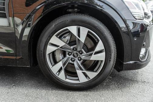 Mythos Black Metallic 2022 Audi e-tron Sportback S line Premium Plus