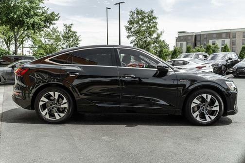 Mythos Black Metallic 2022 Audi e-tron Sportback S line Premium Plus