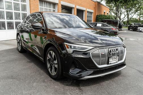 Mythos Black Metallic 2022 Audi e-tron Sportback S line Premium Plus