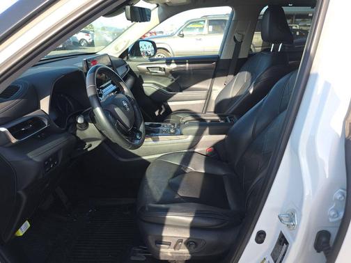 Blizzard Pearl 2021 Toyota Highlander Platinum