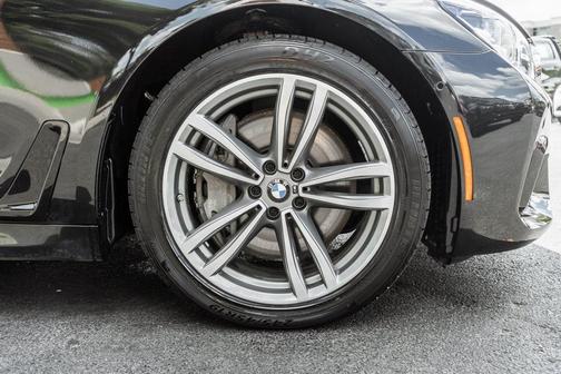 2017 BMW 750 i xDrive