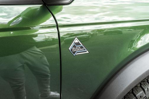 Eruption Green Metallic 2024 Ford Bronco Black Diamond