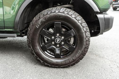 Eruption Green Metallic 2024 Ford Bronco Black Diamond