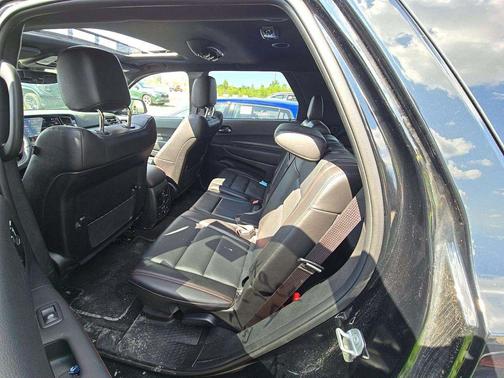 DB Black Crystal Clearcoat 2023 Dodge Durango R/T