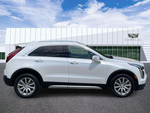 Crystal White Tricoat 2023 Cadillac XT4 Premium Luxury